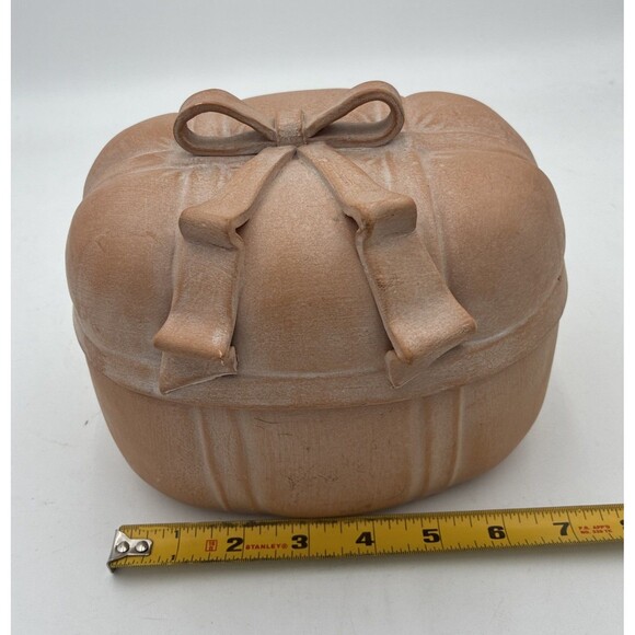 Vintage Terracotta Clay Baking Dish With Bow On Lid - Picture 9 of 10